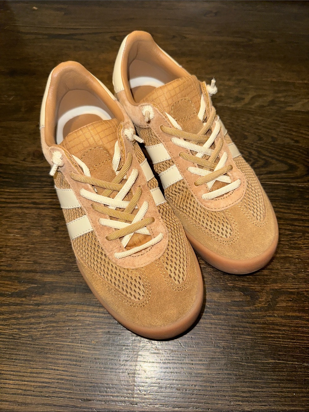 Steve Madden like new! Women's Suede & Mesh Casual Trainer in Tan and Cream